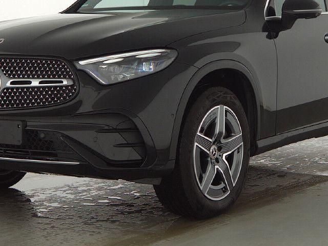 Schwarz Gebraucht 2023 Mercedes GLC220 AMG line SUV | 66.180 € - Bild 1/4