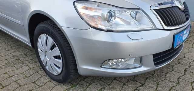 Gebraucht Skoda Octavia Ambition 122 PS (89 kW) 2013 Silber metallic Kombi