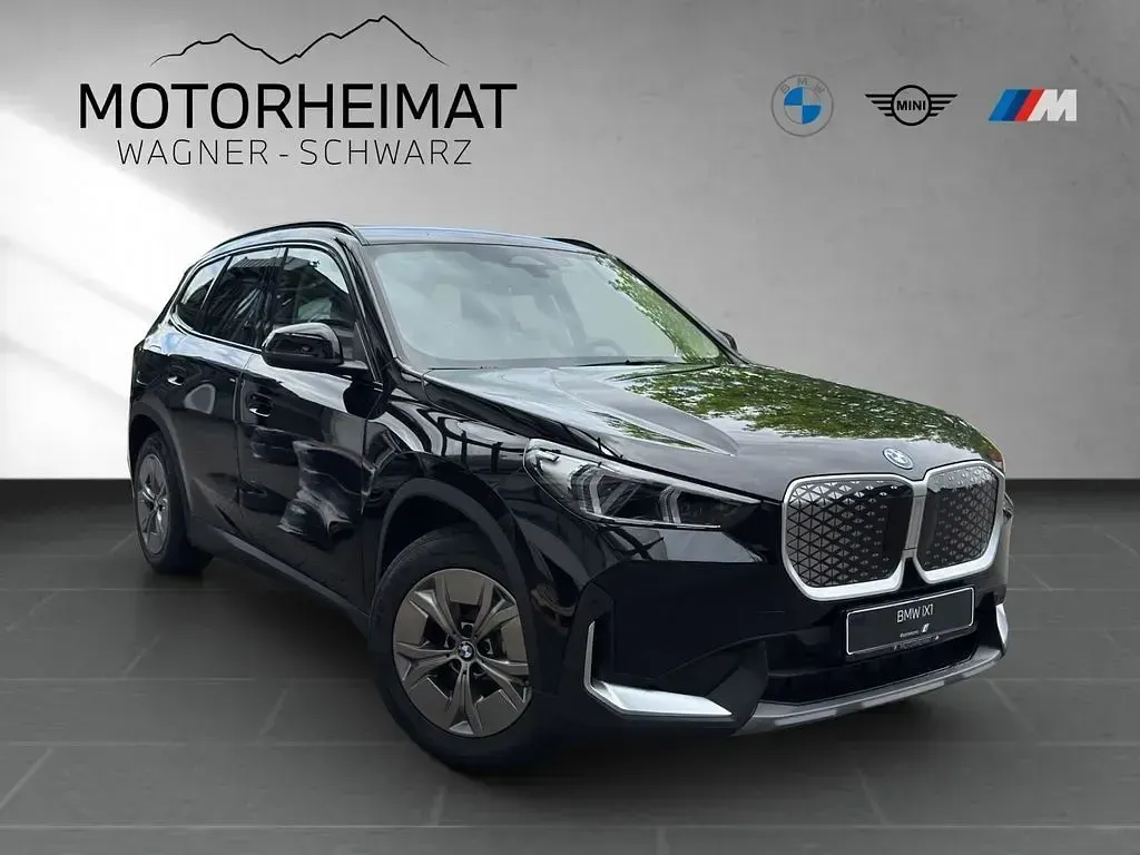 Neu BMW iX1 Performance 230 kW (313 PS) 2026 Schwarz SUV