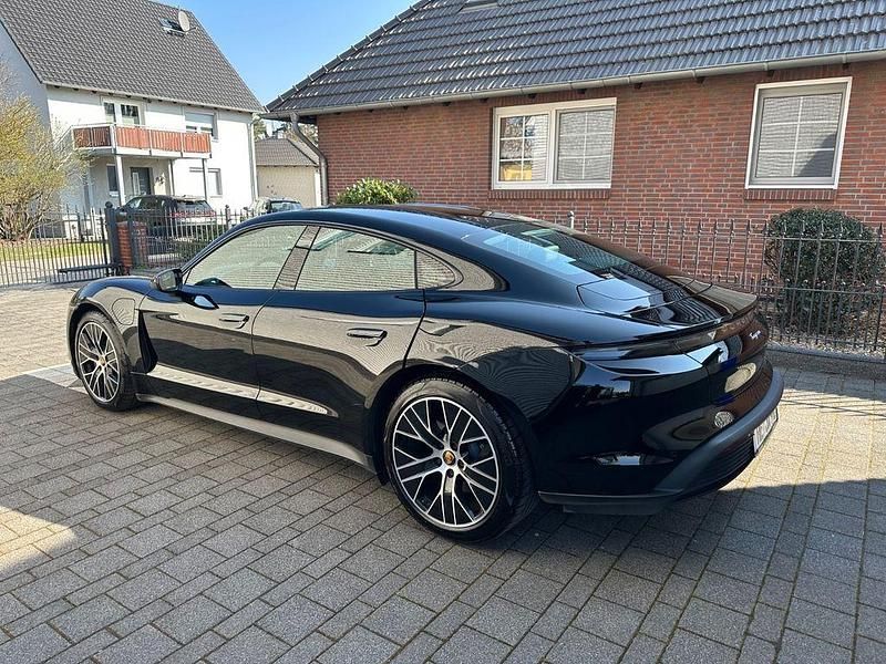 Gebraucht Porsche Taycan 300 kW (408 PS) 2024 Schwarz Limousine