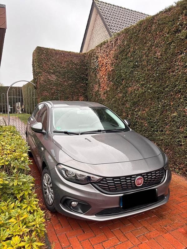 Gebraucht Fiat Tipo Lounge 95 PS (69 kW) 2017 Grau Kleinwagen