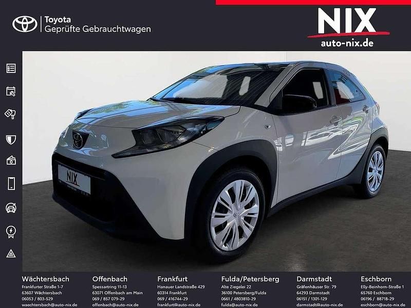 Schneeweiß Gebraucht 2024 Toyota Aygo Business Edition Kleinwagen | 16.790 € (Etwas zu teuer) - Bild 1/4