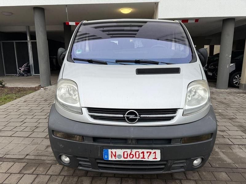 Gebraucht Opel Vivaro 101 PS (74 kW) 2002 Silber Van / Kleinbus