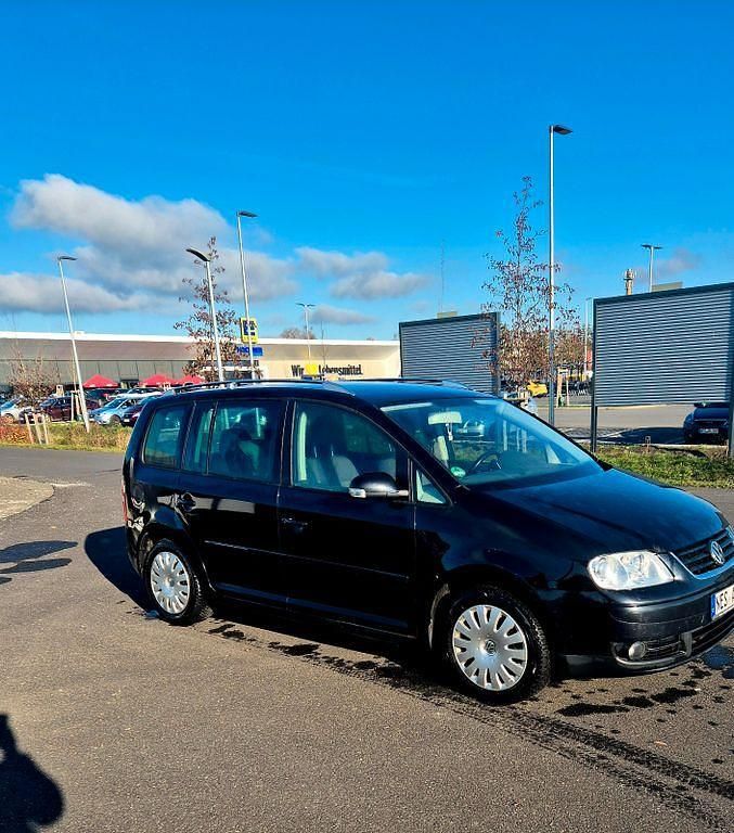Schwarz Gebraucht 2006 VW Touran Highline Van / Kleinbus | 2.200 € (Fairer Preis) - Bild 1/4