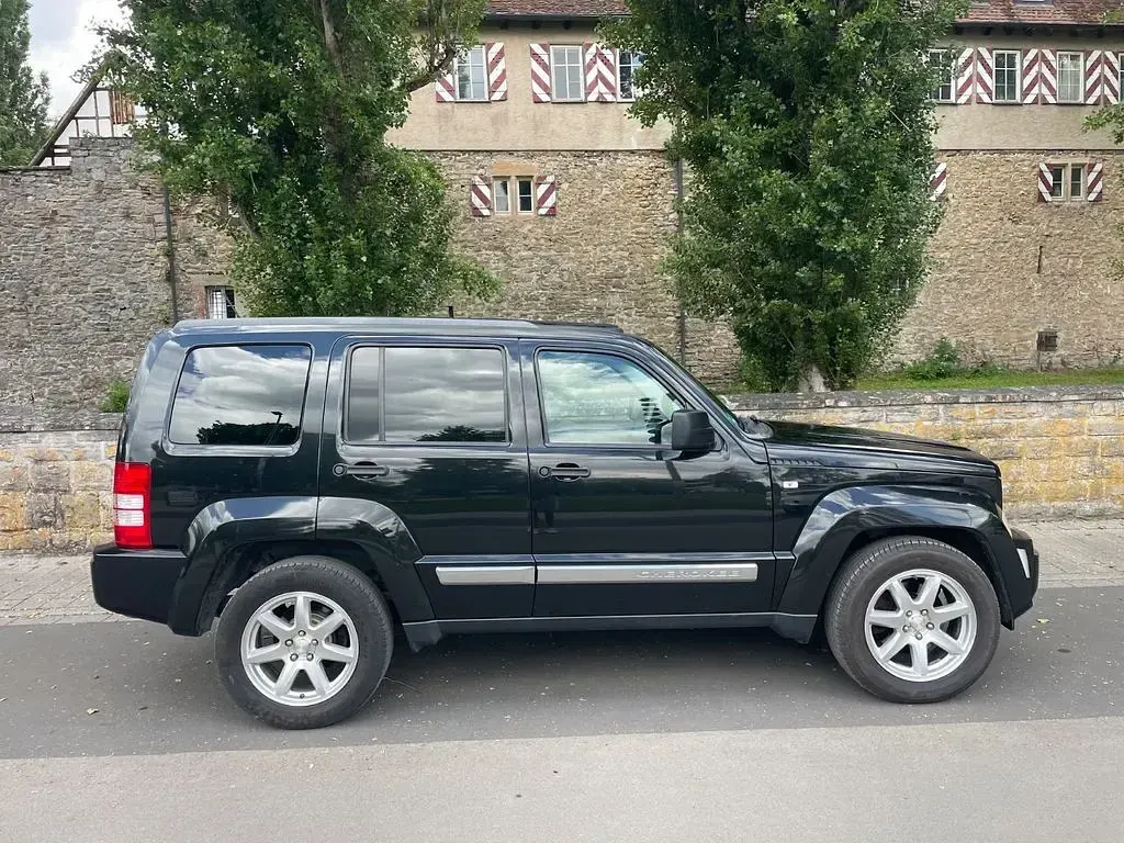 Gebraucht Jeep Cherokee Limited 177 PS (130 kW) 2008 Schwarz SUV