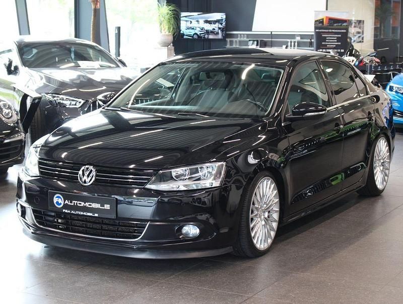Schwarz Gebraucht 2013 VW Jetta Highline Limousine | 11.490 € (Teuer) - Bild 1/4