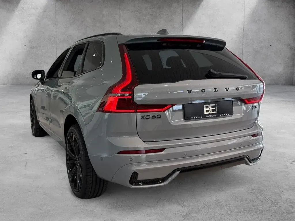 Neu Volvo XC60 Plus 407 PS (299 kW) 2026 Grau SUV