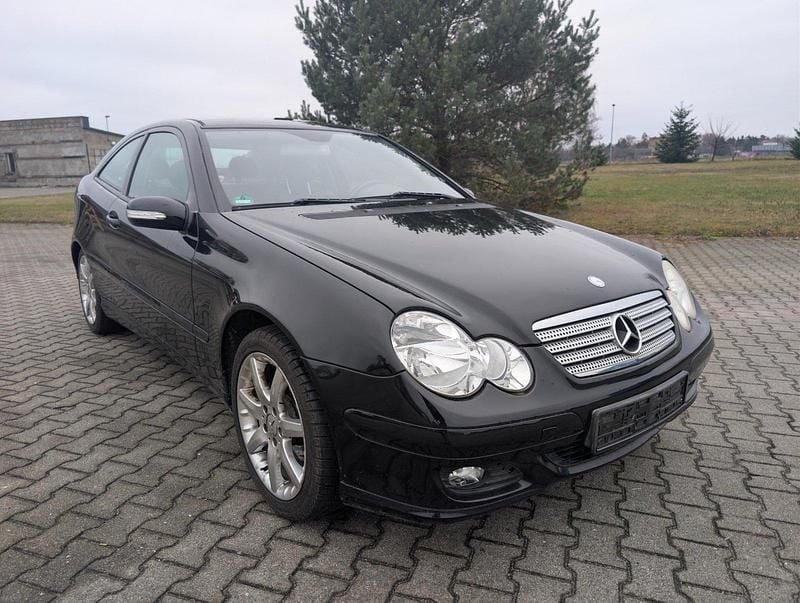 Gebraucht Mercedes C180 142 PS (104 kW) 2005 Schwarz Coupé