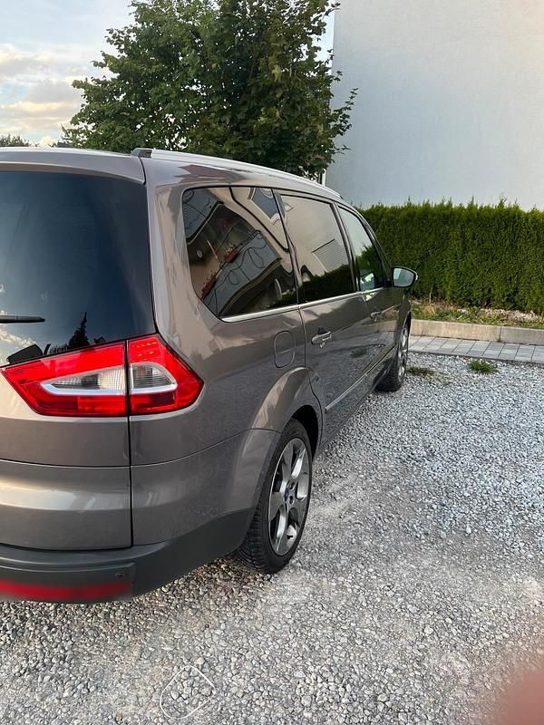 Gebraucht Ford Galaxy 163 PS (119 kW) 2012 Braun Van / Kleinbus