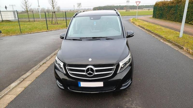Gebraucht Mercedes V220 Avantgarde Edition 163 PS (119 kW) 2016 Schwarz Van / Kleinbus