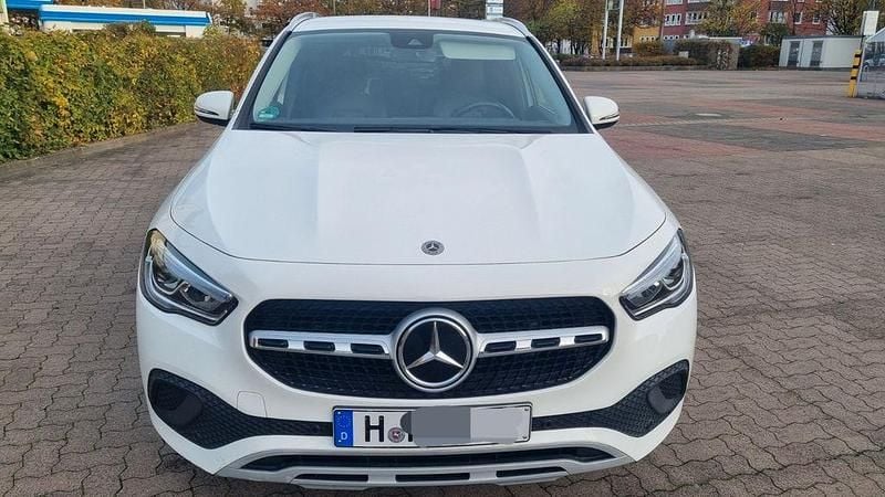 Weiß Gebraucht 2021 Mercedes GLA200 SUV | 29.900 € (Superpreis) - Bild 1/4