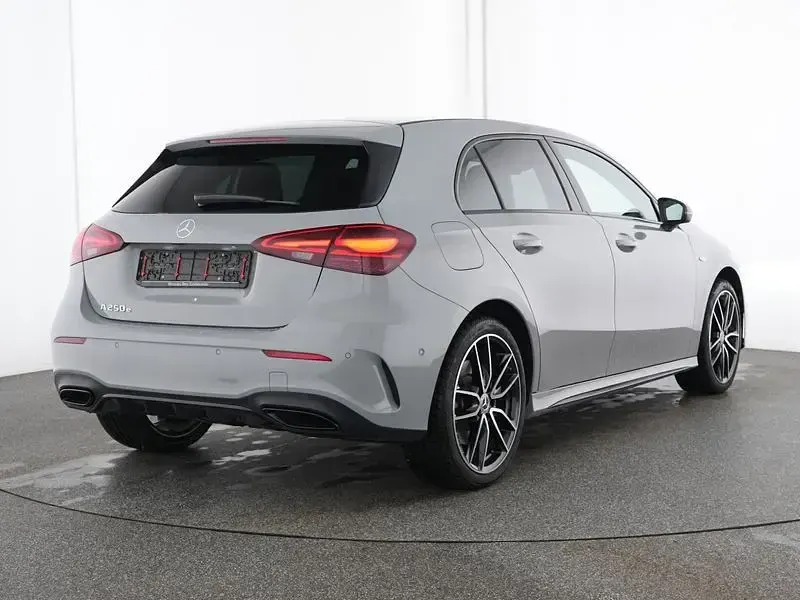 Gebraucht Mercedes A250 AMG 163 PS (119 kW) 2025 Grau Limousine