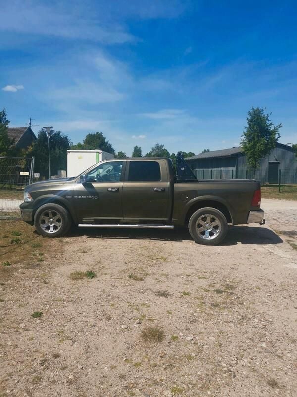 Grün Gebraucht 2012 Dodge Ram Abholung | 15.005 € - Bild 1/4