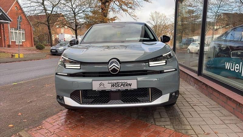 Neu Citroën C4 PureTech 131 PS (96 kW) 2025 Grün Limousine