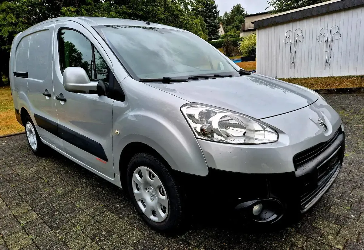 Gebraucht Peugeot Partner 90 PS (66 kW) 2012 Silber Van / Kleinbus