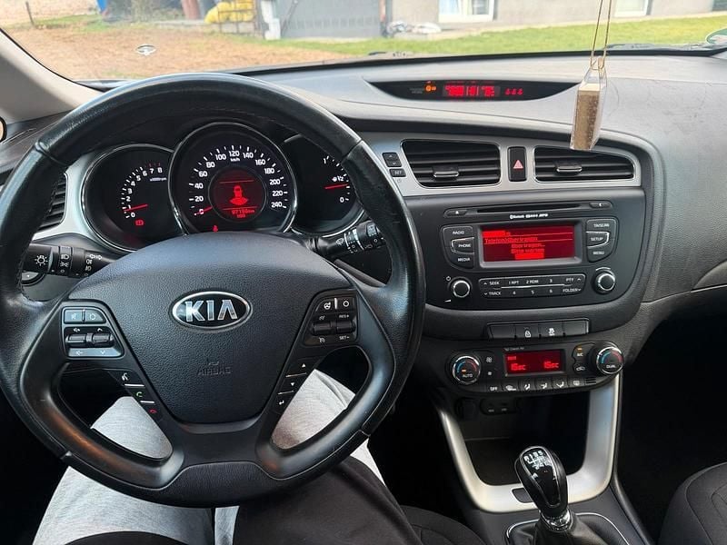 Gebraucht Kia Ceed 99 PS (72 kW) 2016 Schwarz Kleinwagen