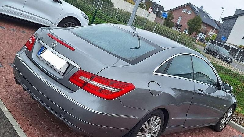 Gebraucht Mercedes E250 Avantgarde 204 PS (150 kW) 2009 Coupé