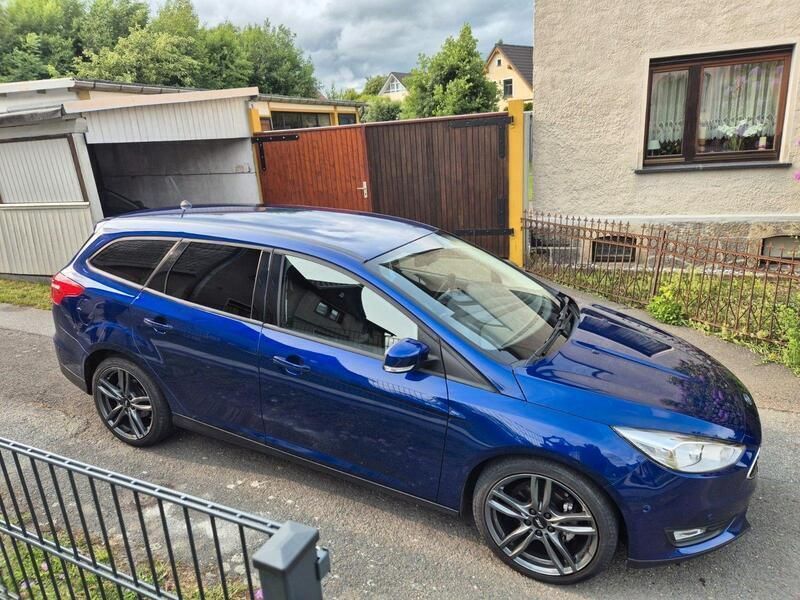 Blau Gebraucht 2017 Ford Focus Business Edition Kombi | 8.999 € (Fairer Preis) - Bild 1/4