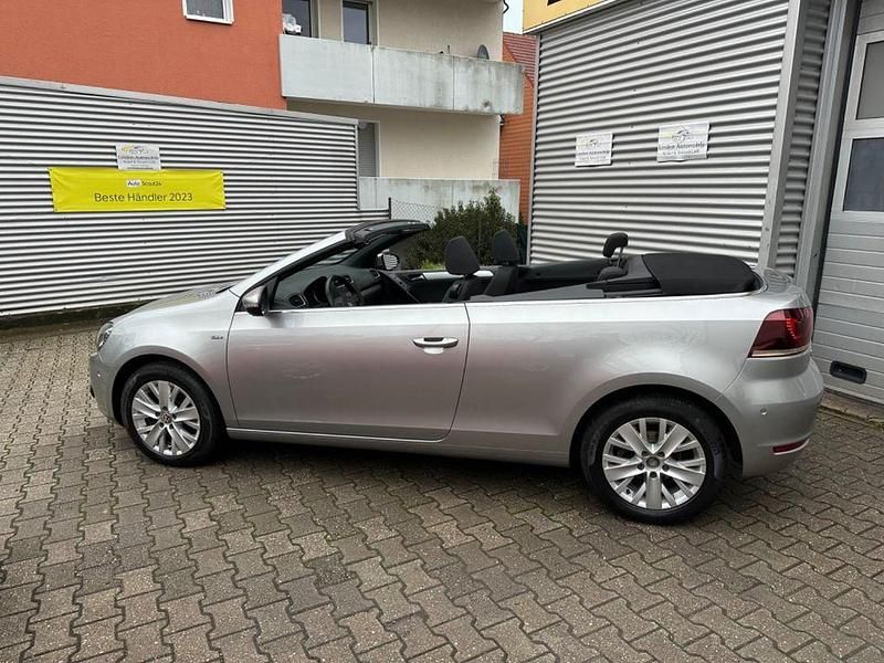 Gebraucht VW Golf Cabriolet Life 140 PS (102 kW) 2014 Tungsten silver metallic Cabrio