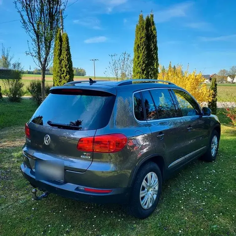 Gebraucht VW Tiguan LOUNGE 150 PS (110 kW) 2015 Grau SUV