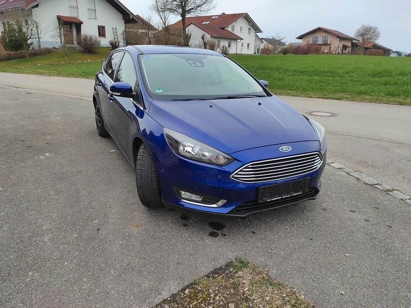 Gebraucht Ford Focus 125 PS (91 kW) 2014 Blau Limousine