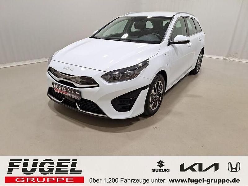 Weiss Gebraucht 2022 Kia Ceed | 22.899 € (Fairer Preis) - Bild 1/4