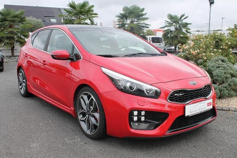 Rot Gebraucht 2017 Kia Ceed GT-Track Limousine | 15.990 € (Fairer Preis) - Bild 1/4