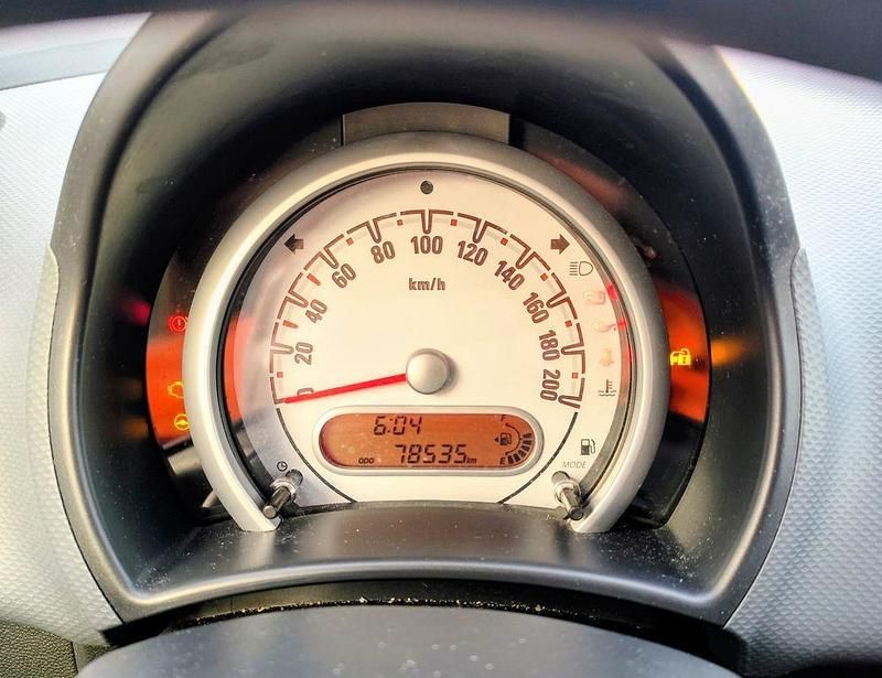 Gebraucht Opel Agila Edition 65 PS (47 kW) 2011 Weiß Kleinwagen