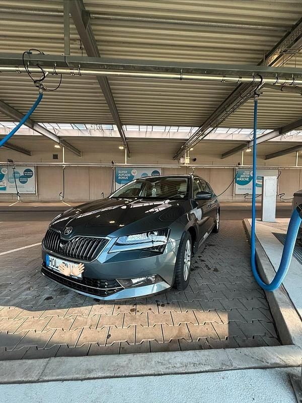 Gebraucht Skoda Superb Ambition 150 PS (110 kW) 2018 Grau Kombi