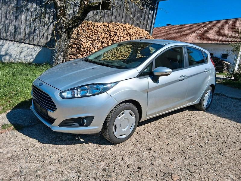 Gebraucht Ford Fiesta 101 PS (74 kW) 2015 Silber Kleinwagen