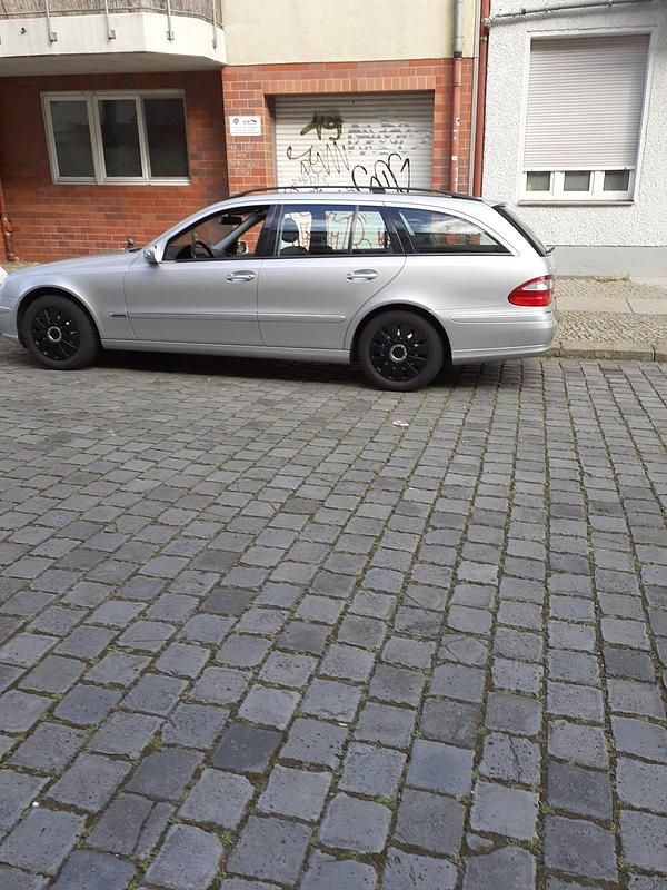 Silber Gebraucht 2004 Mercedes E240 Kombi | 3.000 € (Guter Preis) - Bild 1/4
