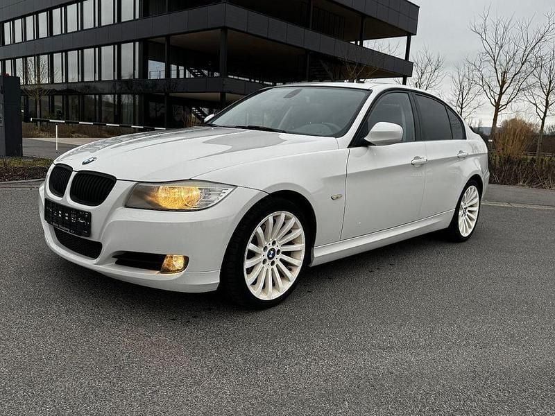 Gebraucht BMW 318 Sport Line 143 PS (105 kW) 2011 Weiß Limousine