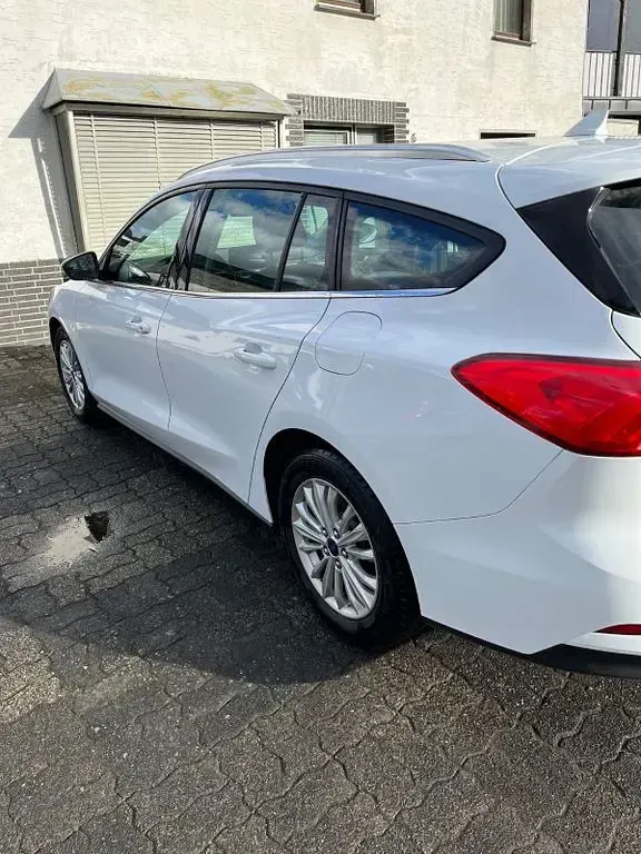 Gebraucht Ford Focus Titanium 120 PS (88 kW) 2020 Weiß Limousine