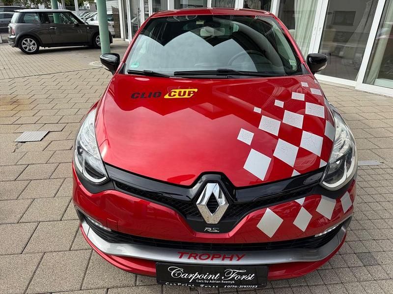Gebraucht Renault Clio IV Trophy 220 PS (161 kW) 2015 Rot Limousine