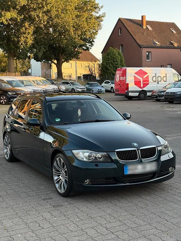 Grün Gebraucht 2006 BMW 320 Kombi | 4.100 € - Bild 1/4