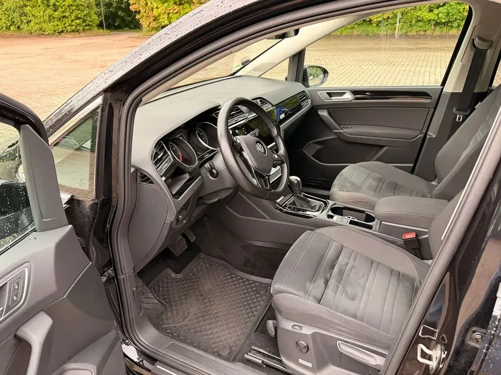 Gebraucht VW Touran Highline 150 PS (110 kW) 2020 Schwarz Van / Kleinbus