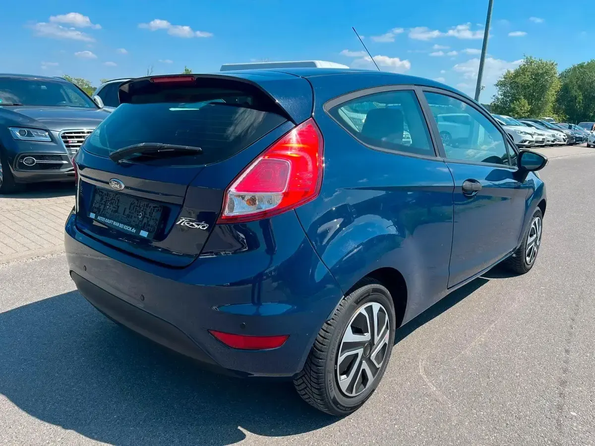 Gebraucht Ford Fiesta Ambiente 60 PS (44 kW) 2013 Blau Limousine