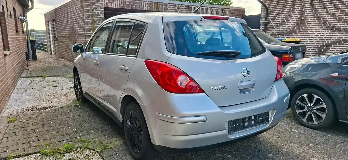 Gebraucht Nissan Tiida 110 PS (80 kW) 2008 Silber Kleinwagen