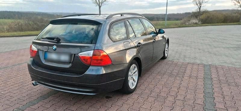Gebraucht BMW 318 171 PS (125 kW) 2007 Grau Kombi