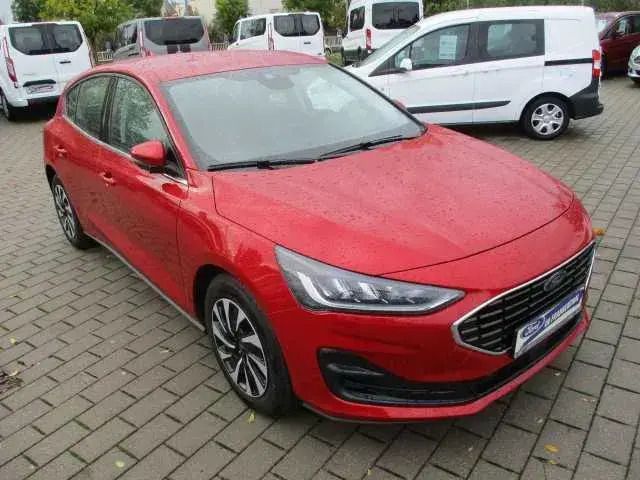 Gebraucht Ford Focus Titanium 125 PS (91 kW) 2023 Rot Limousine