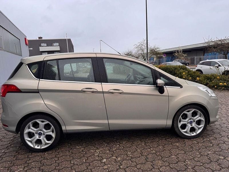 Gebraucht Ford B-MAX Titanium 95 PS (69 kW) 2012 Braun Van / Kleinbus