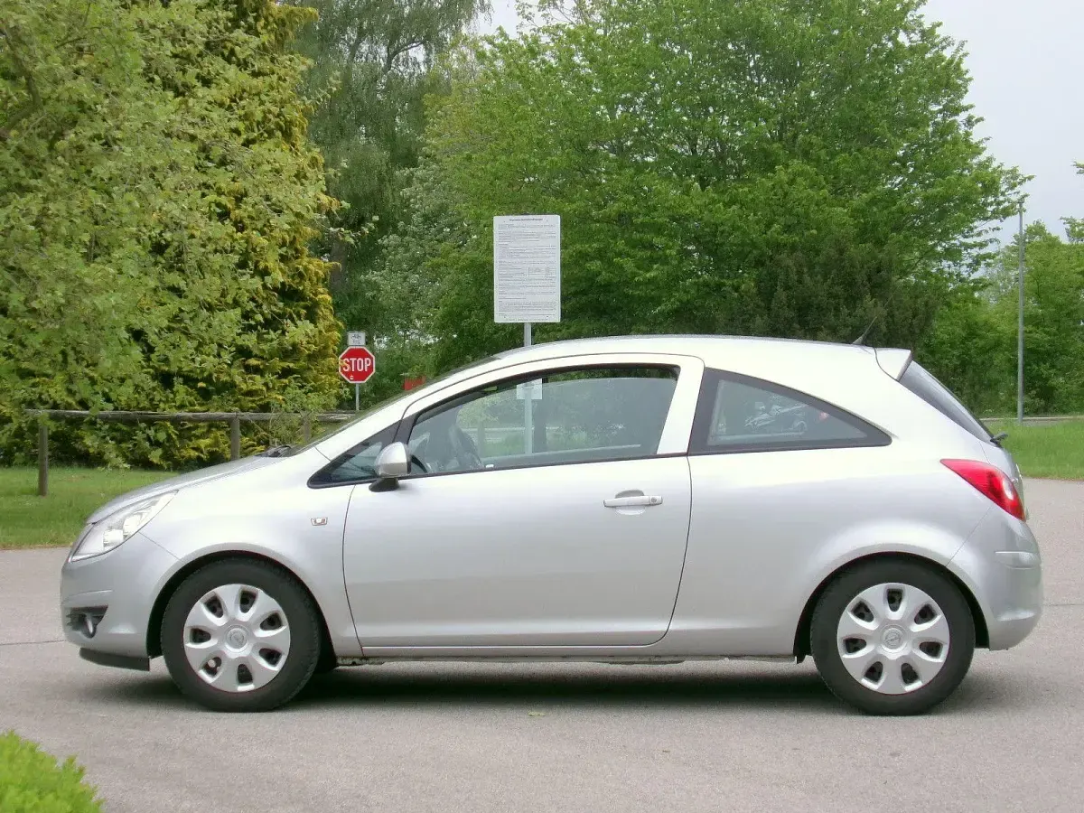Używany Opel Corsa Edition 80 KM (58 kW) 2009 Hatchback