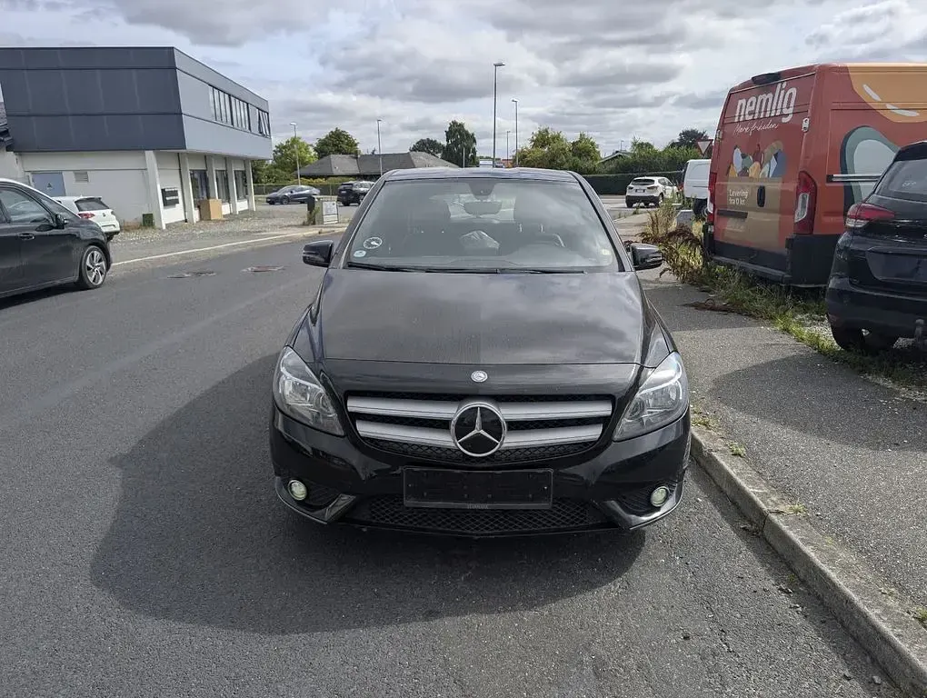 Gebraucht Mercedes B180 Edition 109 PS (80 kW) 2013 Schwarz Kleinwagen