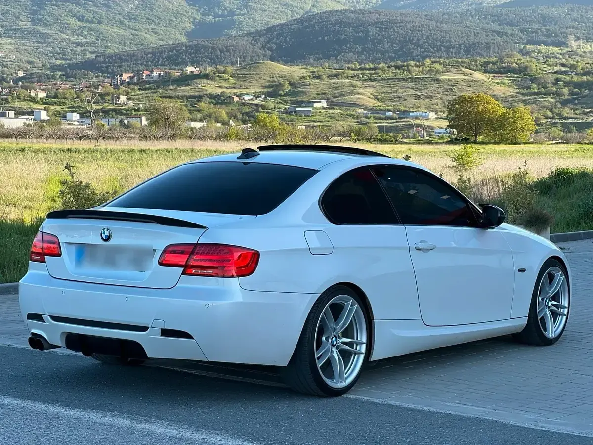 Gebraucht BMW 330 245 PS (180 kW) 2011 Coupé