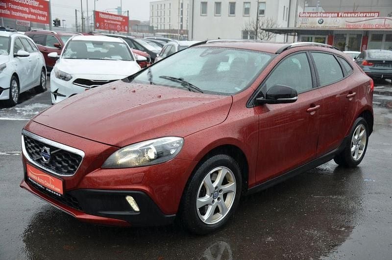 Rot Gebraucht 2015 Volvo V40 CC Summum Kombi | 12.900 € (Teuer) - Bild 1/4