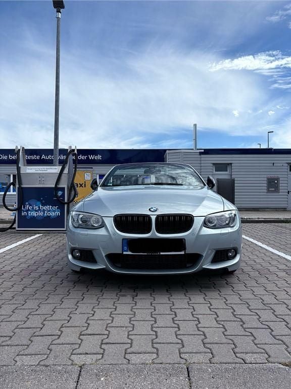 Silber Gebraucht 2013 BMW 320 Cabriolet M Sport Cabrio | 16.000 € (Fairer Preis) - Bild 1/4