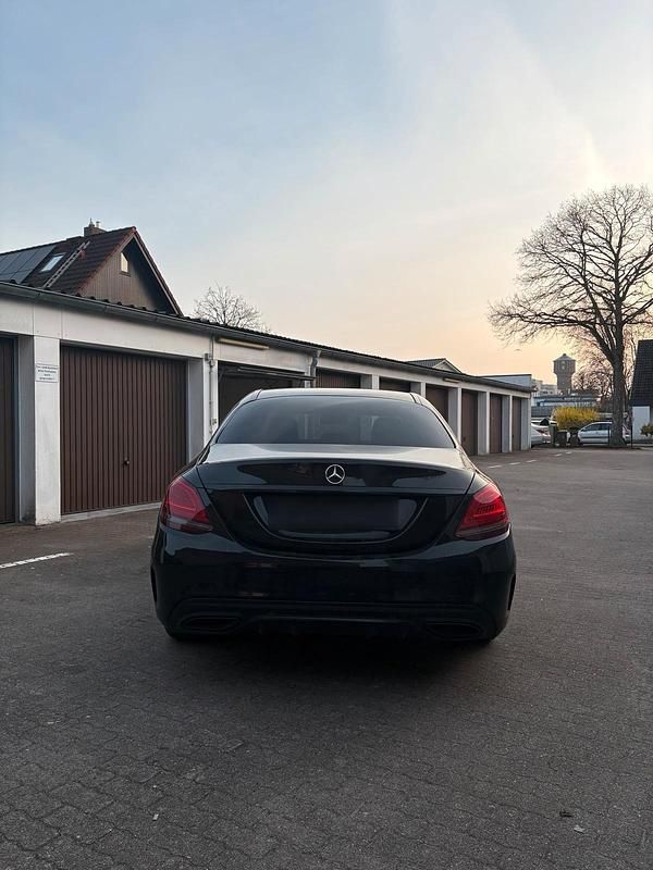 Gebraucht Mercedes C300 258 PS (189 kW) 2019 Schwarz Limousine