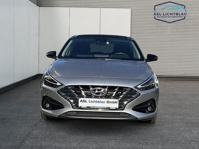 Gebraucht Hyundai i30 Edition 30+ 120 PS (88 kW) 2021 Shimmering silver Limousine