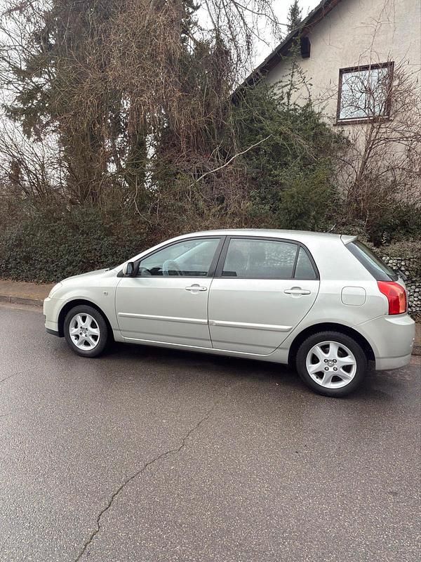 Grau Gebraucht 2006 Toyota Corolla Limousine | 4.700 € (Etwas zu teuer) - Bild 1/4