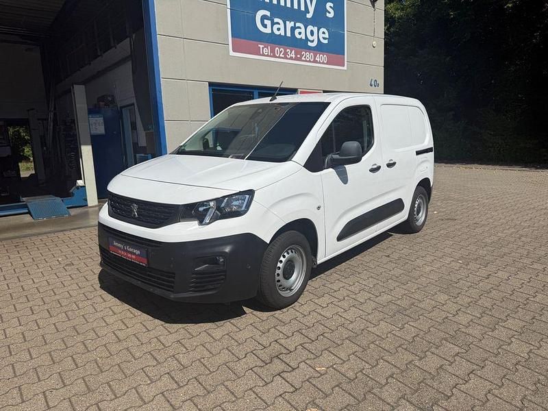 Weiß Gebraucht 2019 Peugeot Partner Premium Van / Kleinbus | 8.999 € (Guter Preis) - Bild 1/4